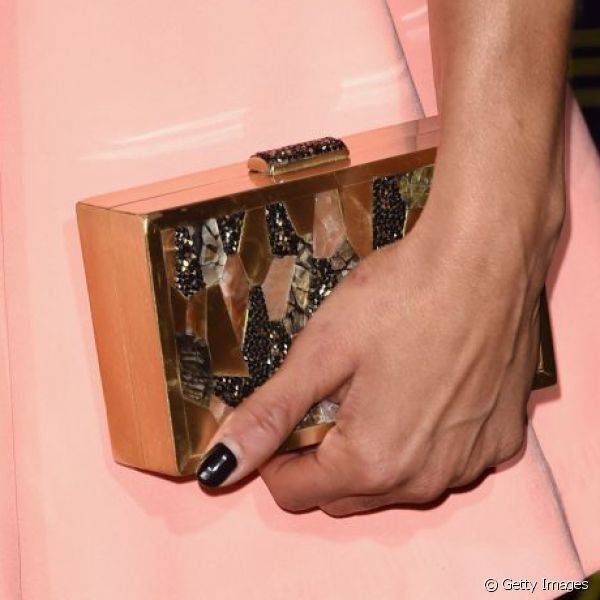 A atriz Jessica Szohr escolheu um esmalte preto com acabamento brilhante para comparecer ? premi?re do filme 